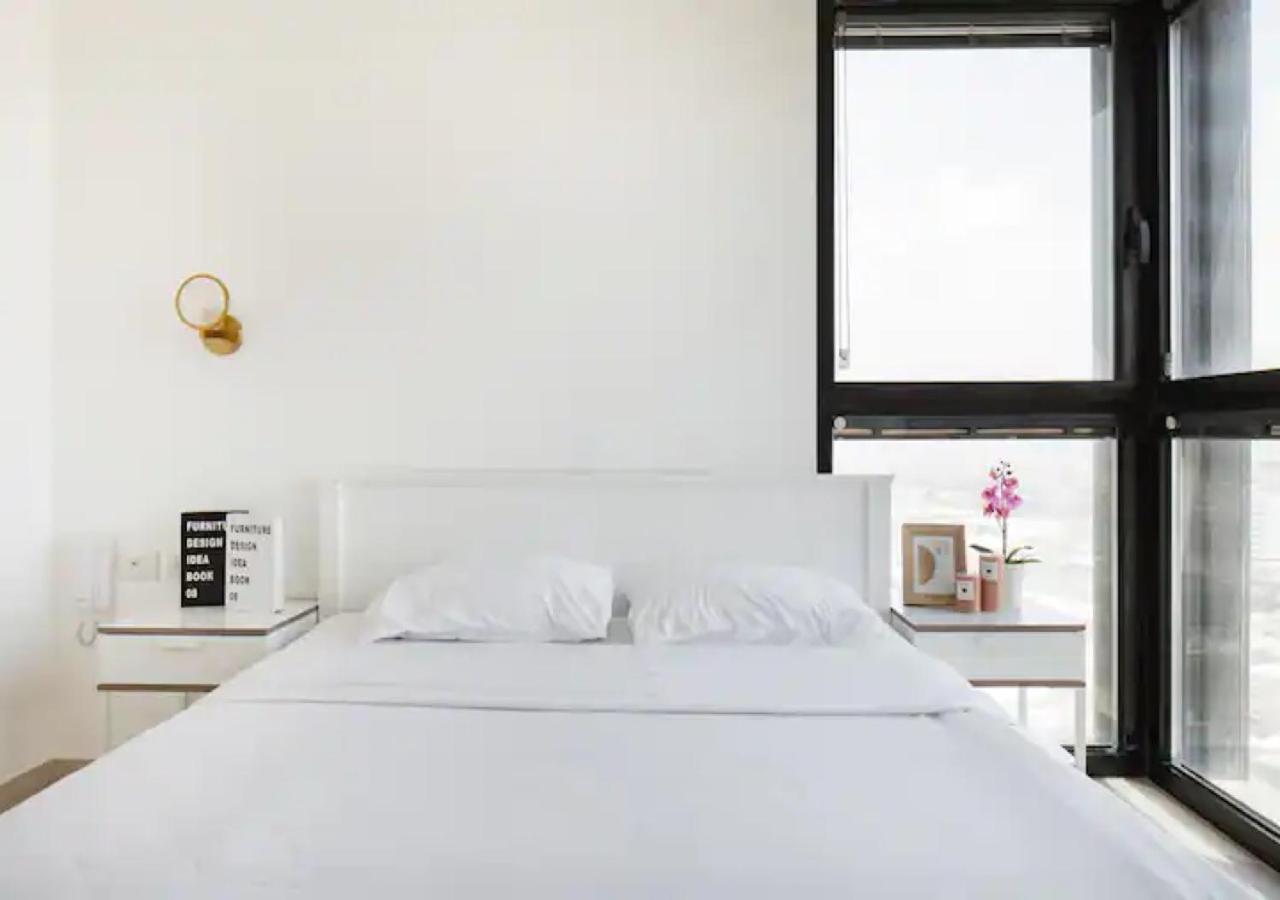 O&O Group- Special Apartment Sea View Luxury Tower Бат-Ям Екстер'єр фото