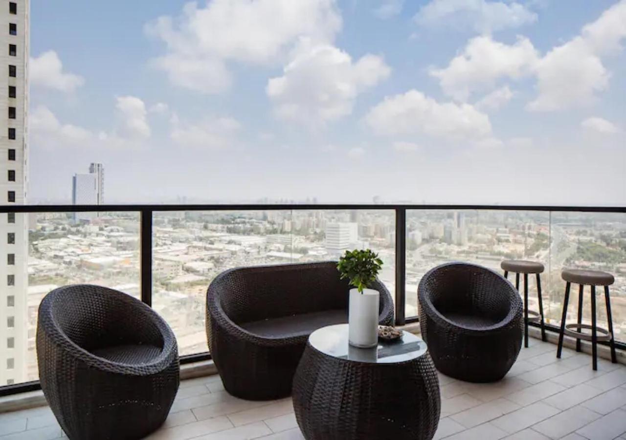O&O Group- Special Apartment Sea View Luxury Tower Бат-Ям Екстер'єр фото