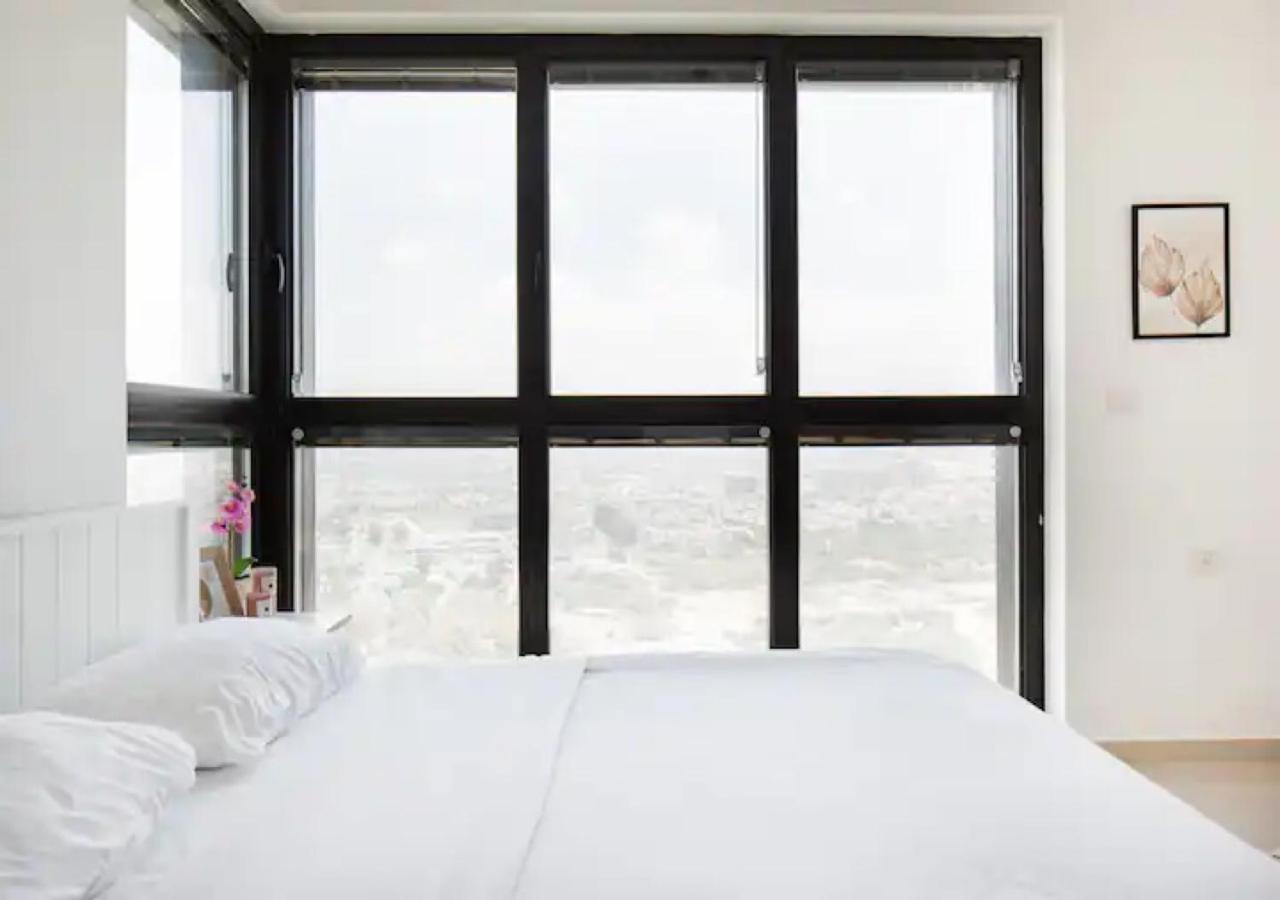 O&O Group- Special Apartment Sea View Luxury Tower Бат-Ям Екстер'єр фото