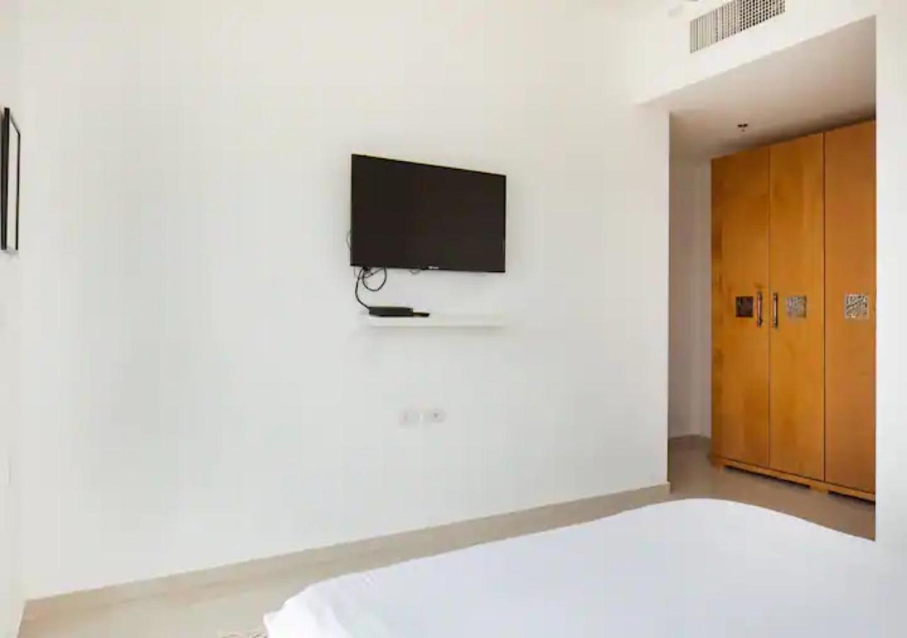 O&O Group- Special Apartment Sea View Luxury Tower Бат-Ям Екстер'єр фото